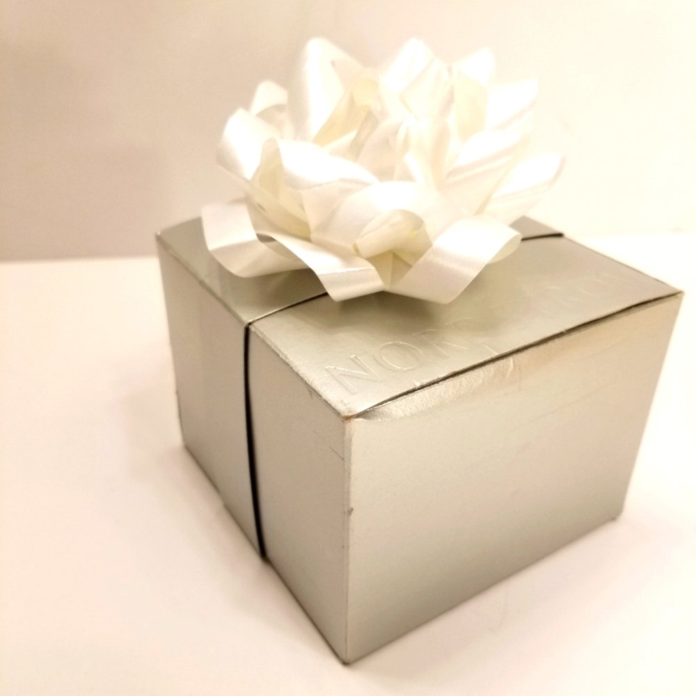 Nordstrom Gift Box with Bow🎀🎀🎀